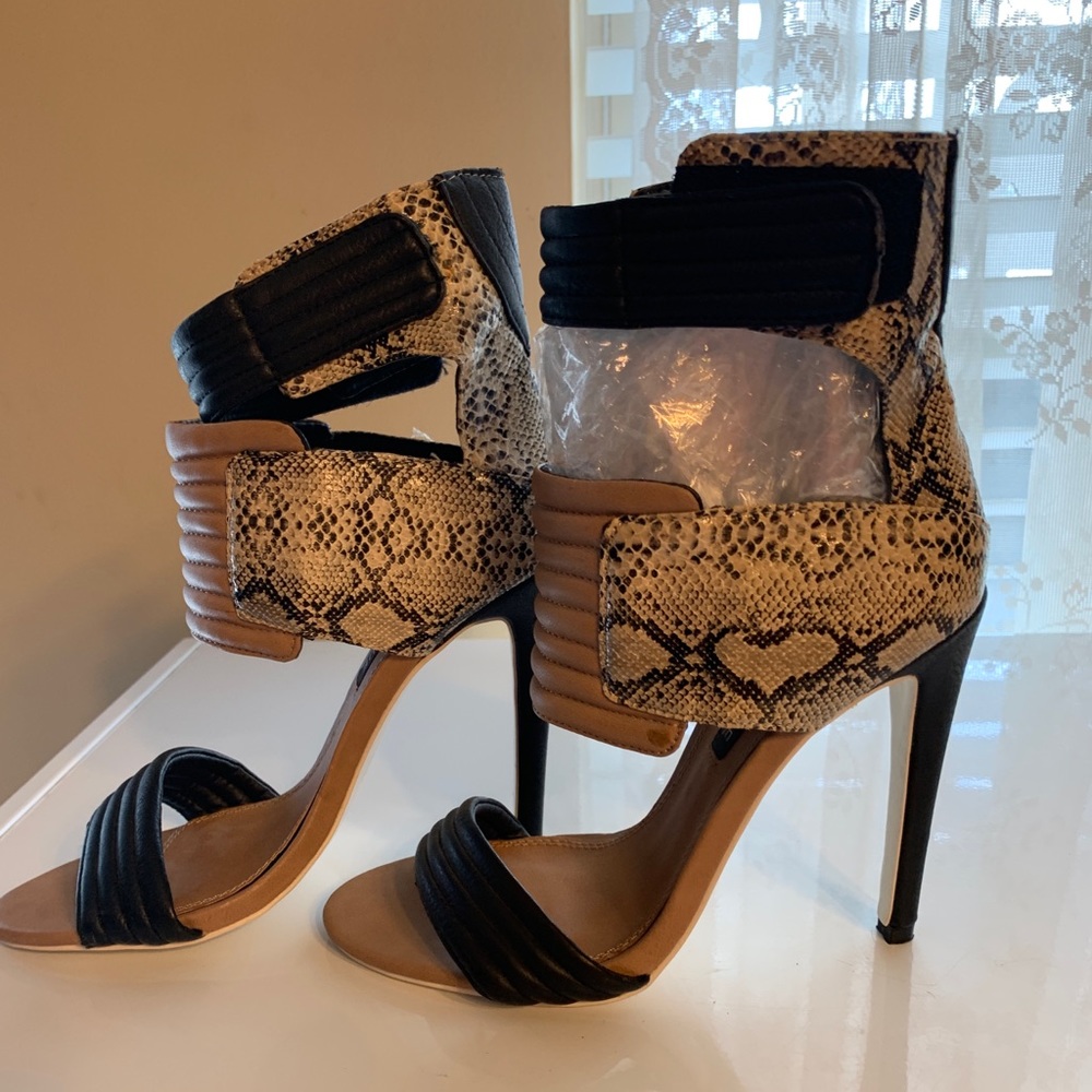 Izabella Rue Sandals Size 6.5